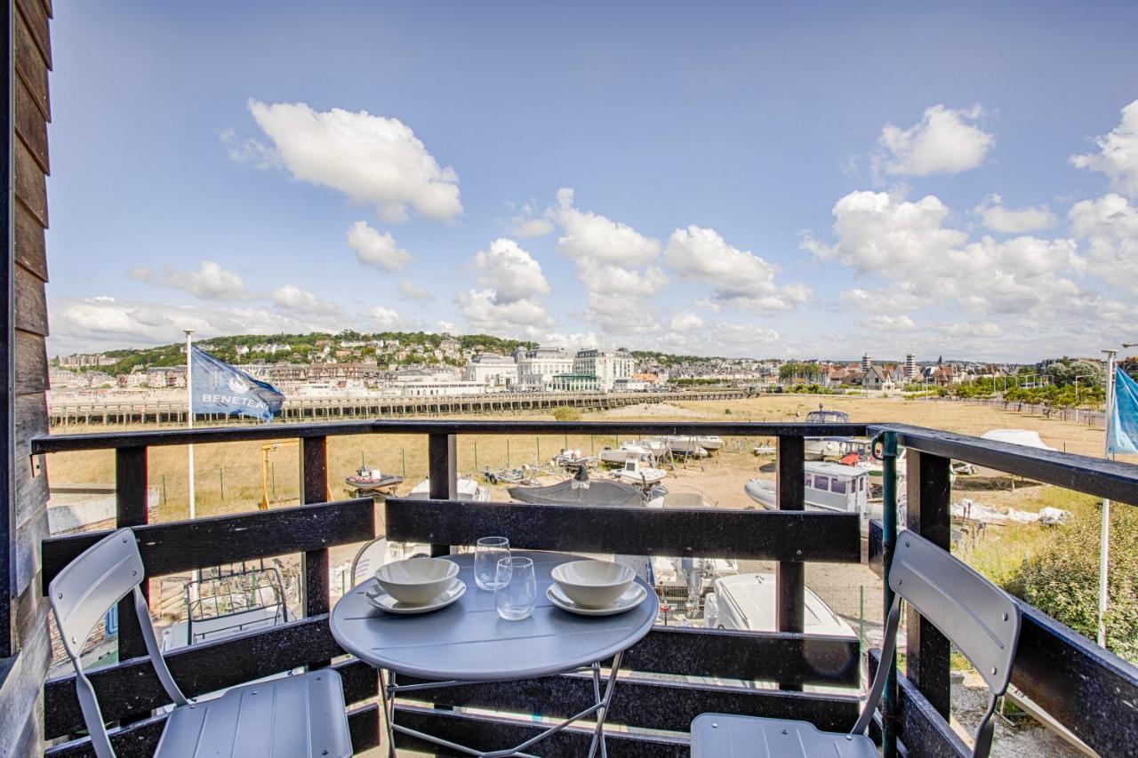 La Rev'Rie - Vue Sur Mer Avec Balcon Deauville Esterno foto